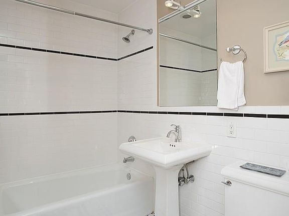 4th image of 675 Sackett St APT 301