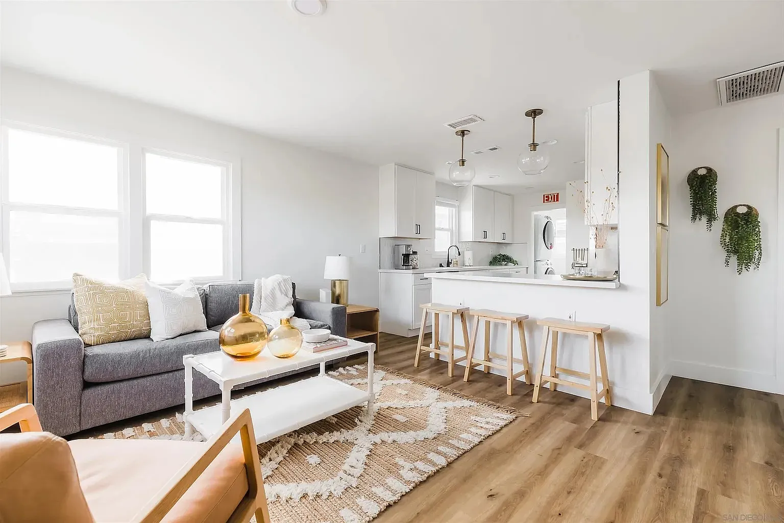 2 bed, 720 sqft, $4,000 — Photo 3