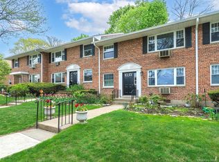 31U Madison Park Gdns #31U, Pt Washington, NY 11050