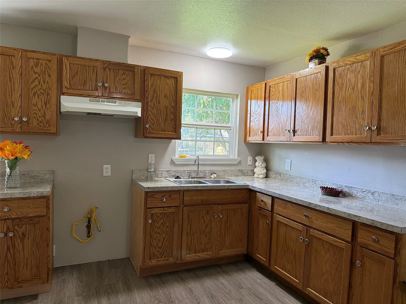 4 bed, 2.0 bath, 1051 sqft, $1,650 — Photo 4