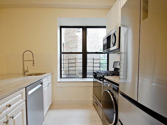 4th image of 92 Pinehurst Ave APT 2F