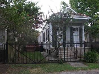 1st image of 6046 Annunciation St