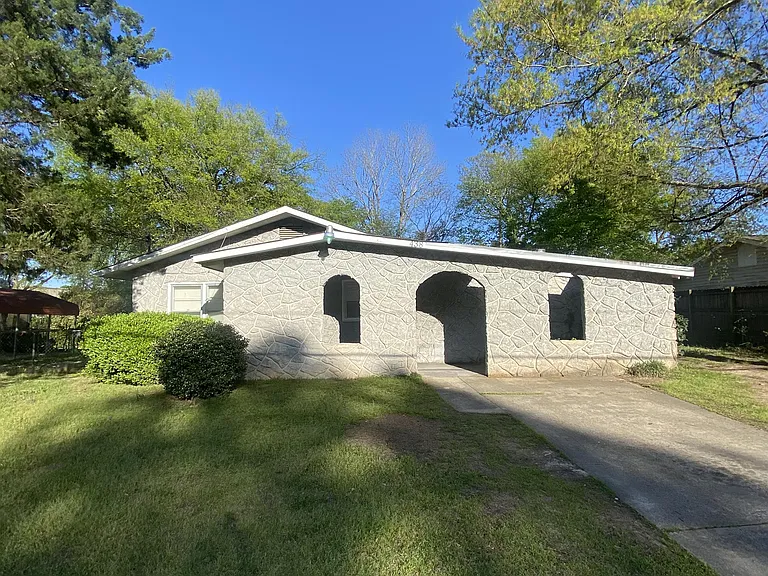 438 Alabama Ave — Photo 2