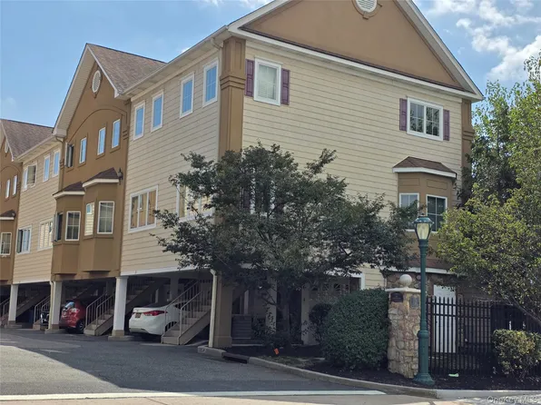 330 Maple Avenue #25, Westbury, NY 11590