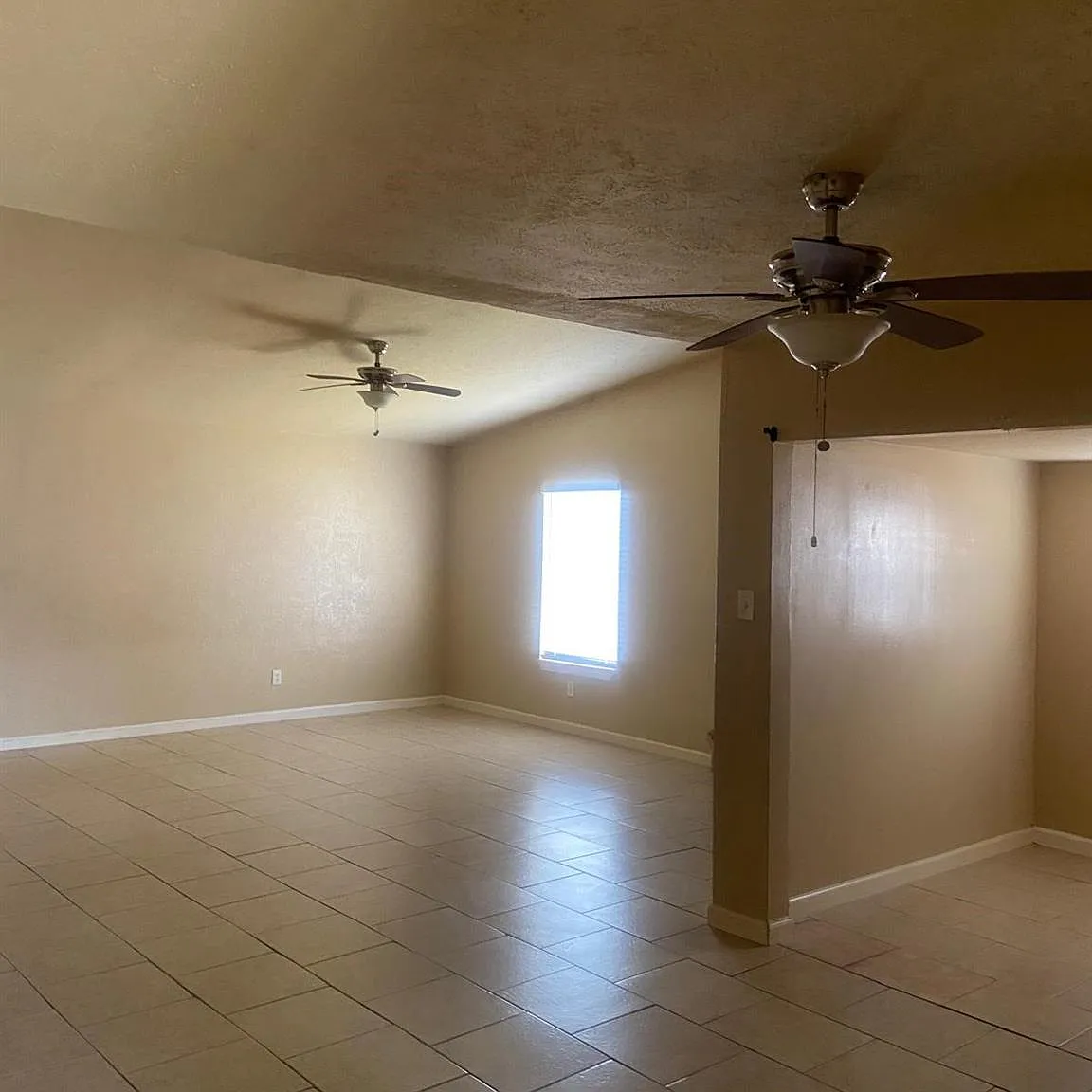 3 bed, 2.5 bath, 1649 sqft, $1,800 — Photo 4