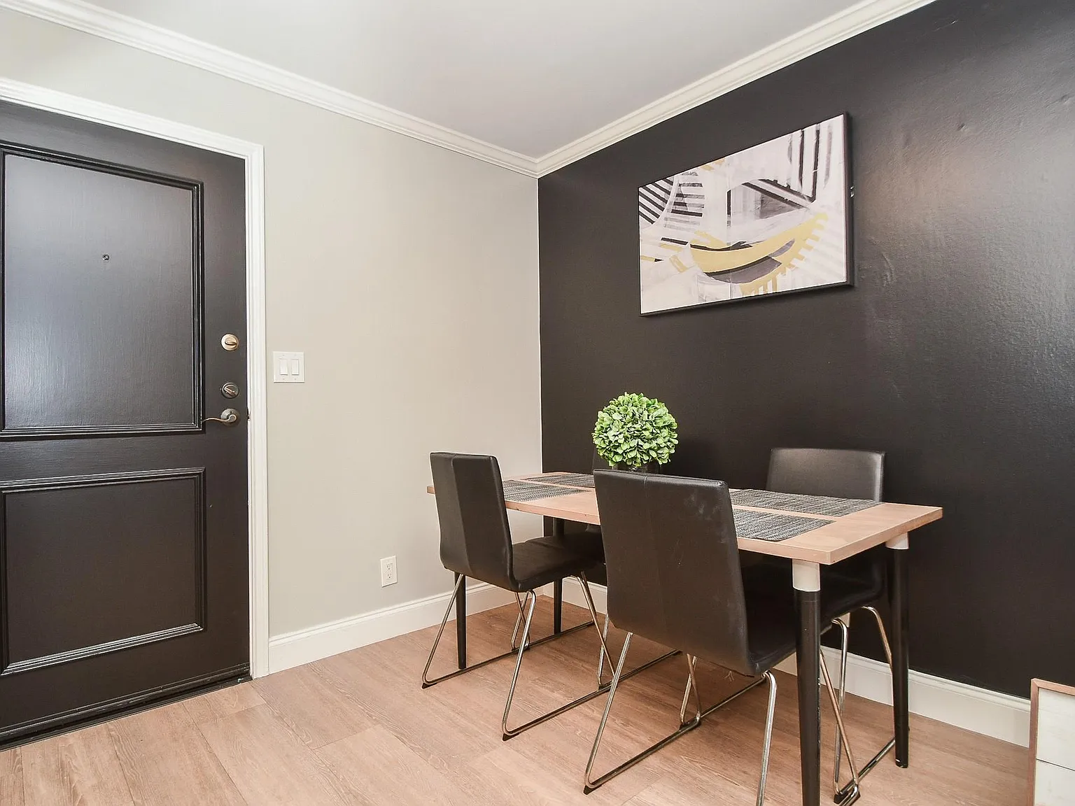 1 bed, 1.0 bath, 794 sqft, $2,000 — Photo 2