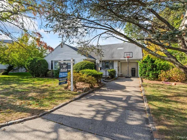 369 Island Ave, Woodmere, NY 11598