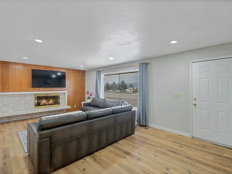 1530 W South Jordan Pkwy — Photo 4