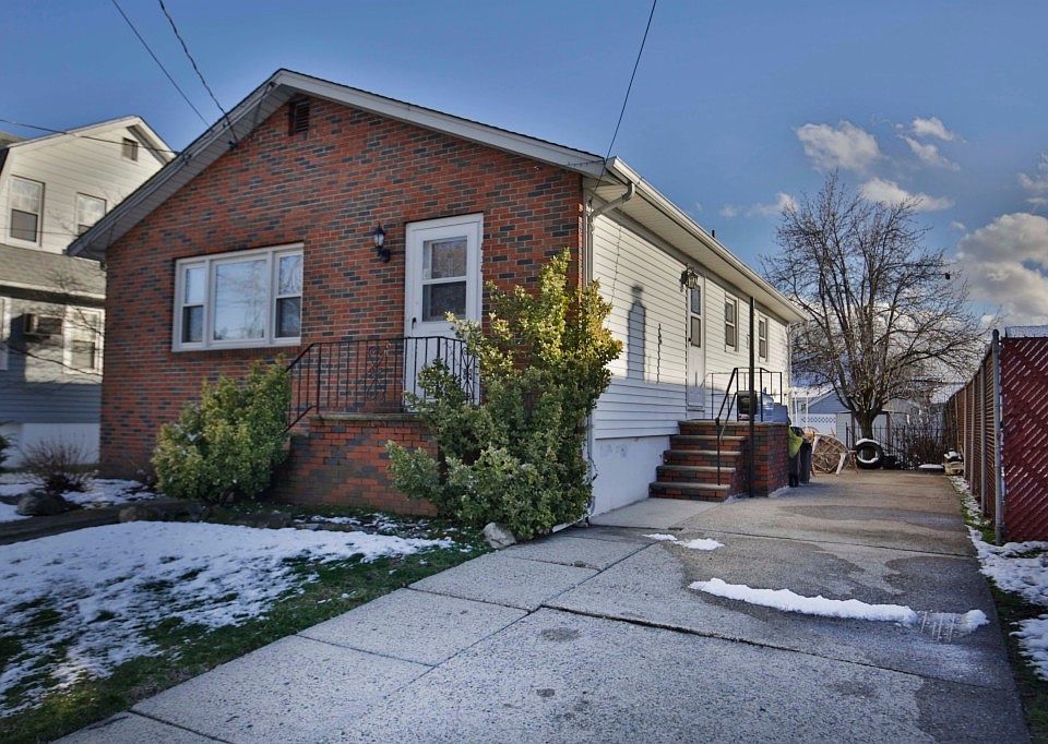 1st image of 8-38 Cedar St #1X