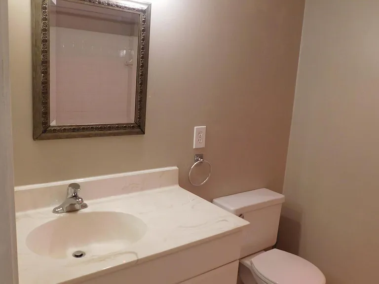 30042 W Twelve Mile Rd #52 — Photo 12
