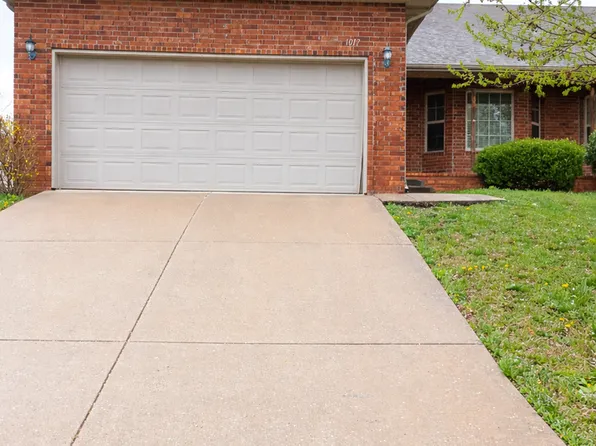 1017 N 26th St, Ozark, MO 65721