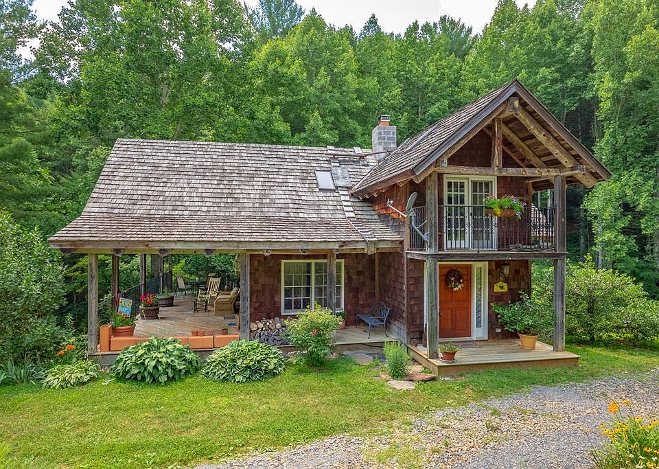 1st image of 528 Aspen Dr