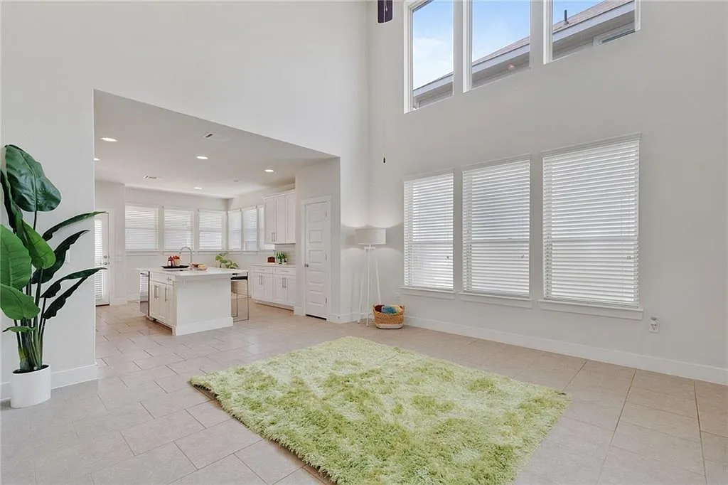 3 bed, 2.5 bath, 1752 sqft, $2,500 — Photo 4