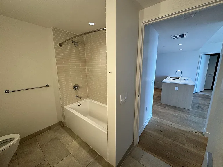 1001 Queen St #3704 — Photo 35