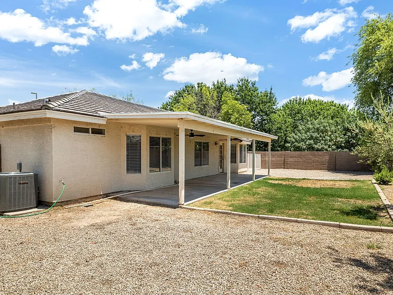 2883 E Oakland Ct — Photo 28