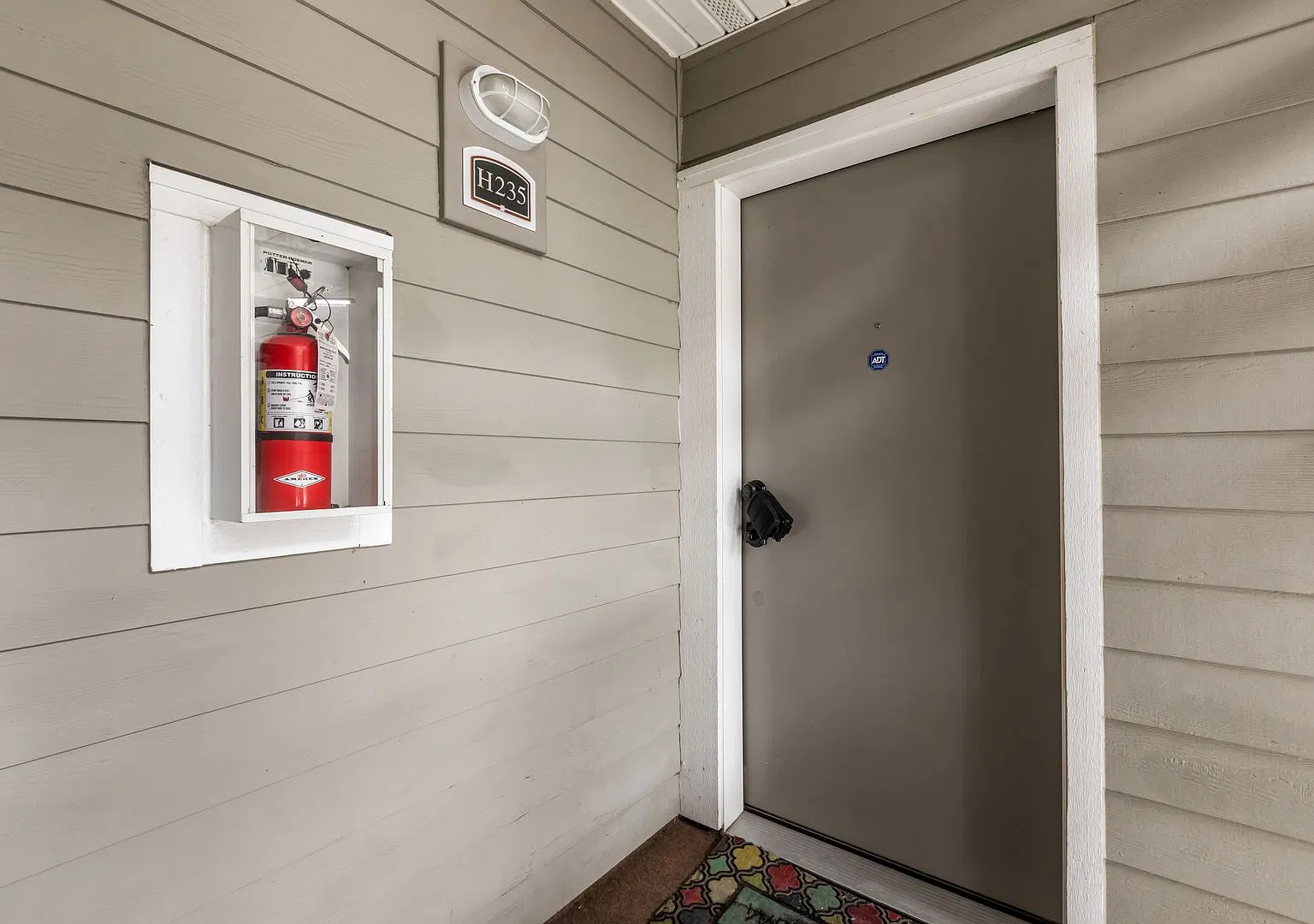18501 SE Newport Way — Photo 2
