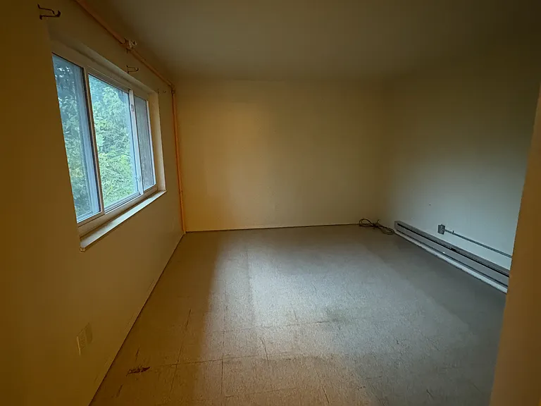 3935 Linden Ave #10 — Photo 2