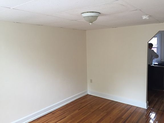 4th image of 61 E Franklin St APT 2