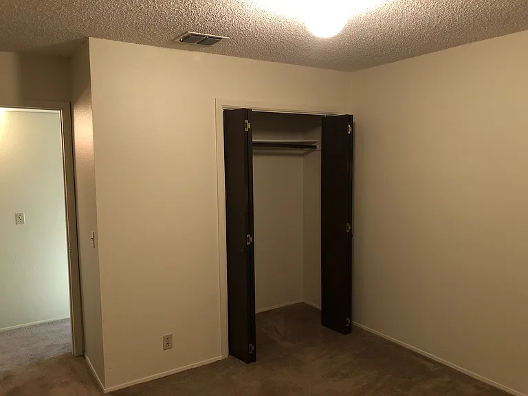 914 W Meadowmere Ln — Photo 17