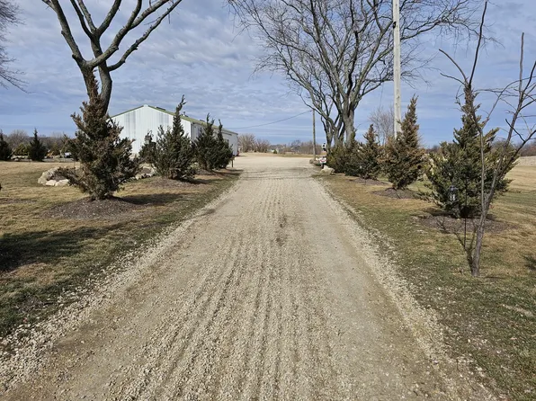 15618 Harmony Rd, Huntley, IL 60142