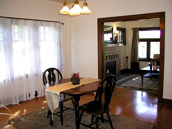 www.LamoureuxRealEstate.com