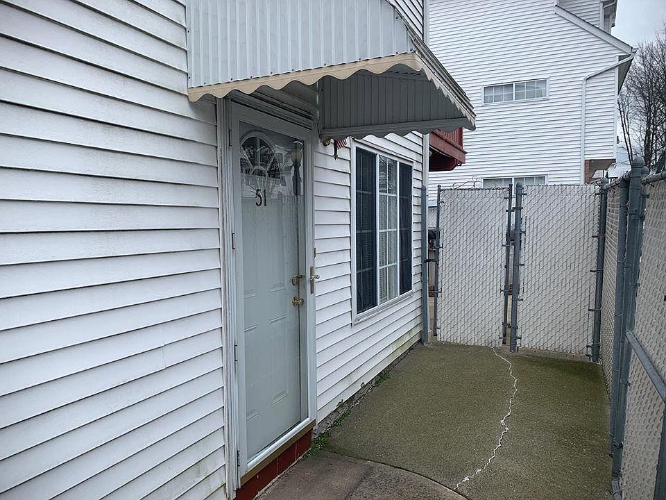 1st image of 51 White Oak Ln #1