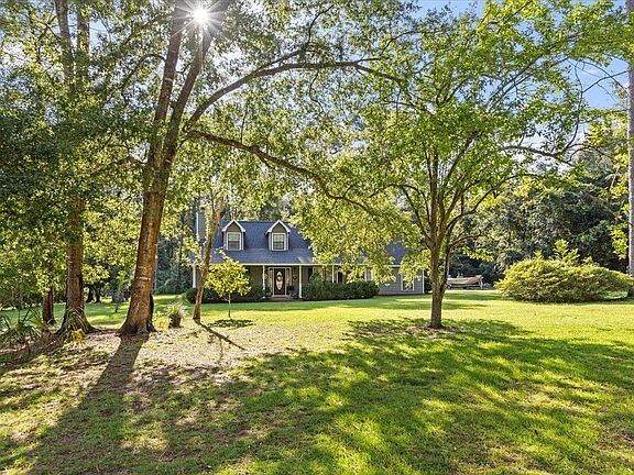 4th image of 208 Country Club Dr