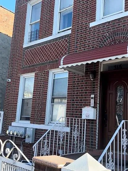 315 Legion St #2R — Photo 1