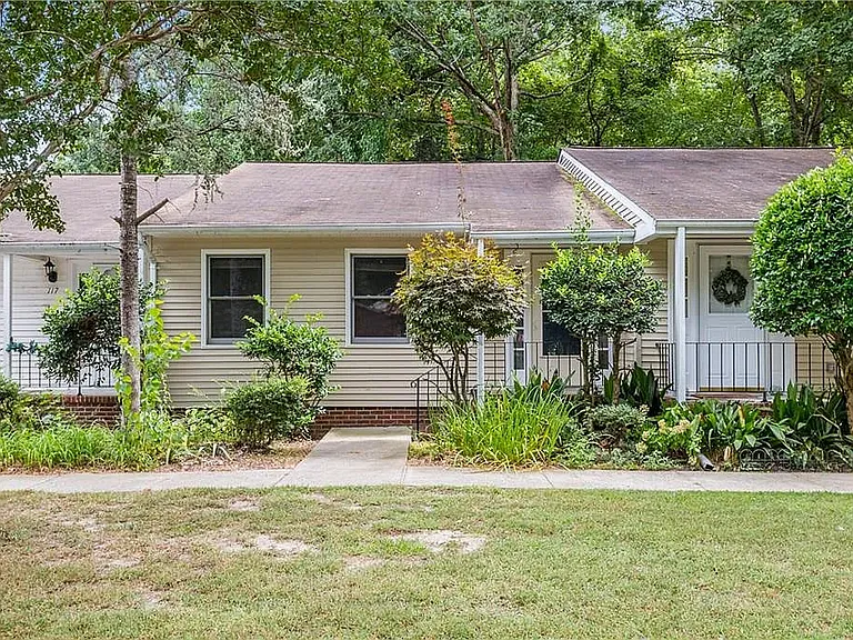 119 Albemarle Dr — Photo 1