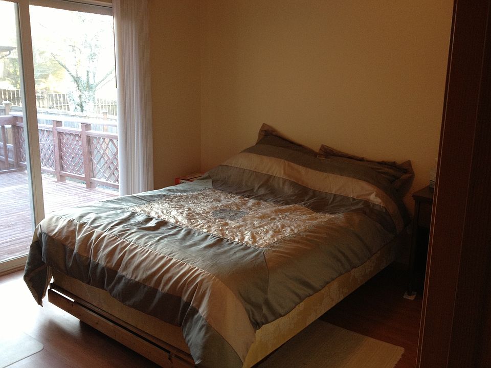 1st image of 10910 156th Pl NE