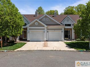 9 Kent Ct, Monroe Township, NJ 08831