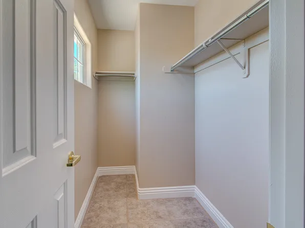 2288 Bull Lake Dr, Henderson, NV 89052