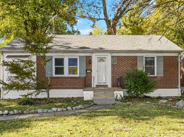 1305 S New Florissant Rd, Florissant, MO 63031