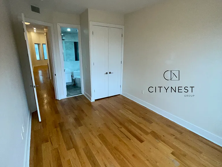 235 51st St #3 — Photo 17