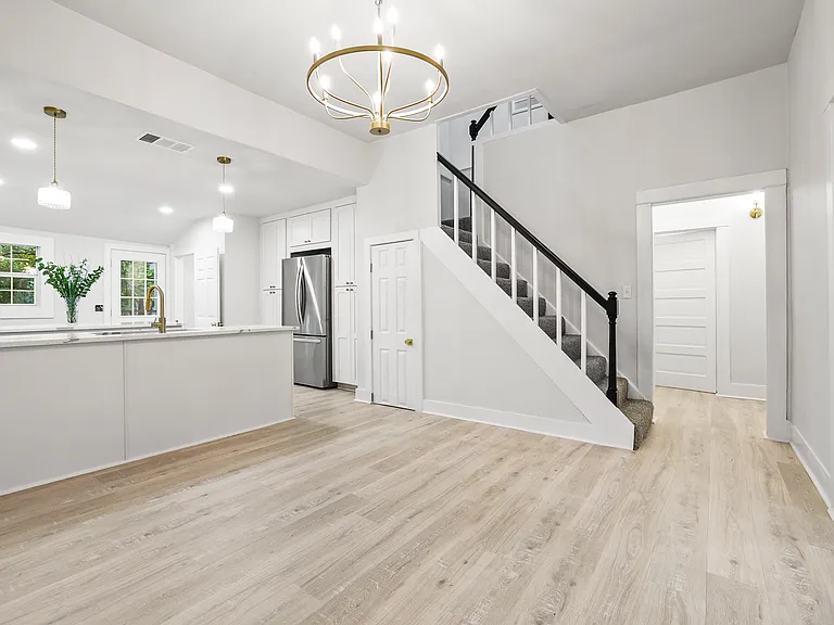 431 E Hull St — Photo 24