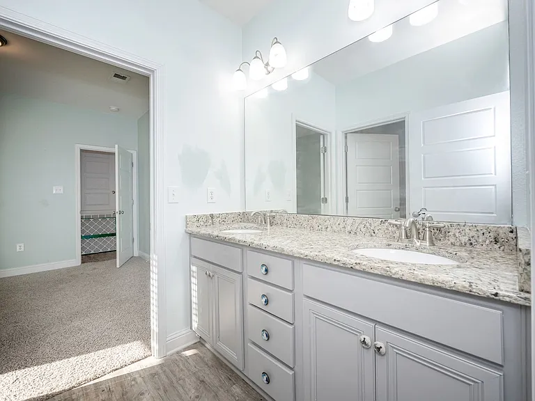 1013 Silverbell Cv — Photo 36