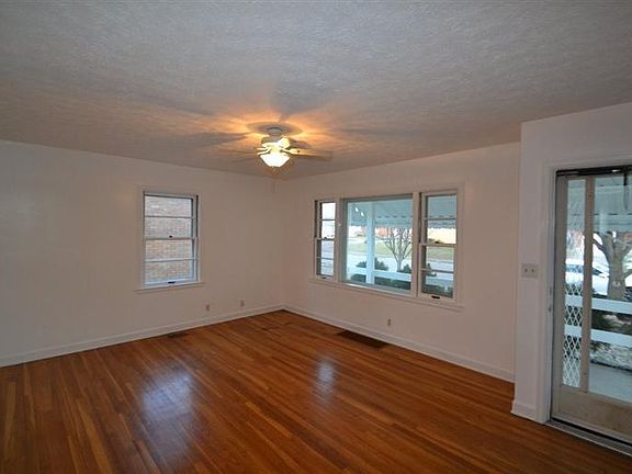 3rd image of 3835 Arlington Ave
