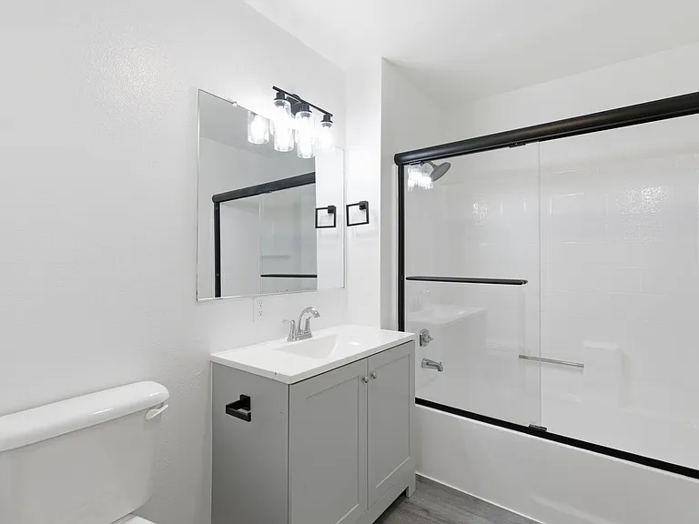2030 Ivar Avenue — Photo 17
