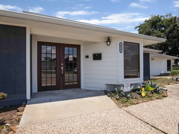 825 Fairmont Pkwy, Pasadena, TX 77504