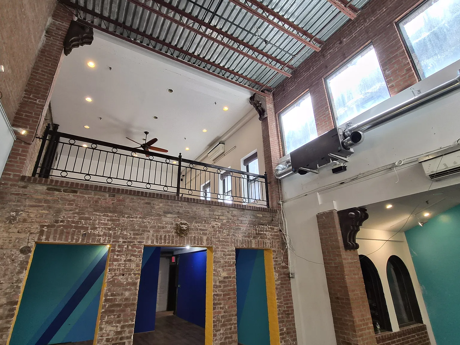 407 West 39th Street — Photo 2