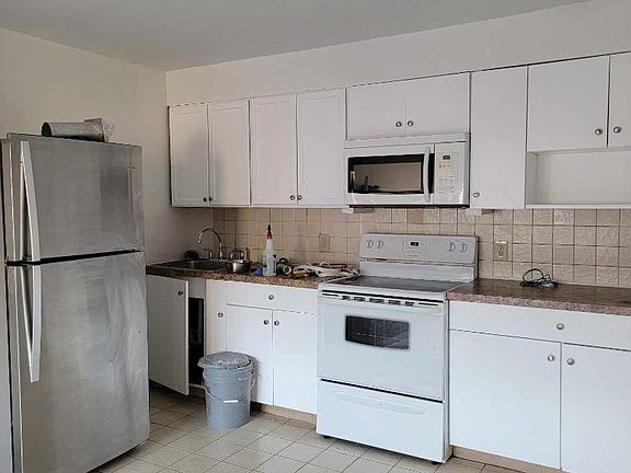 4th image of 2717 W 3rd St