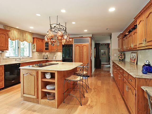 5th image of 6 Leddy Ln
