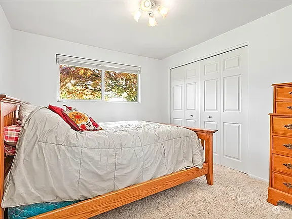 21235 Plaza Dr — Photo 12