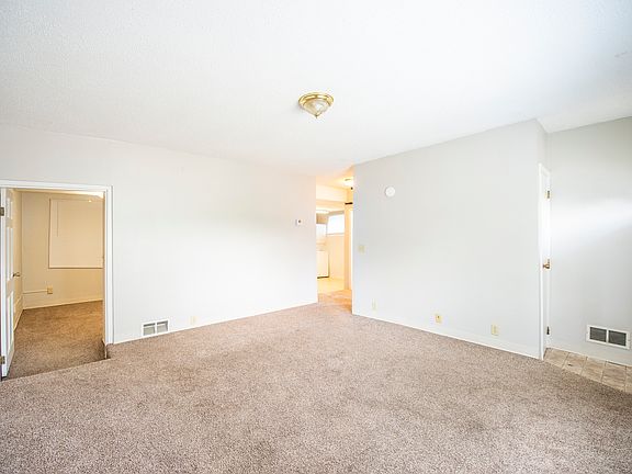 5th image of 61 Franklin Ave #3