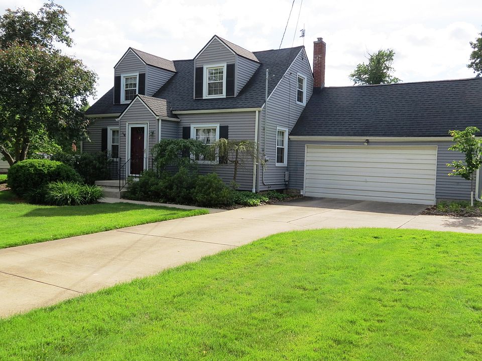1st image of 217 Fuller Dr NE