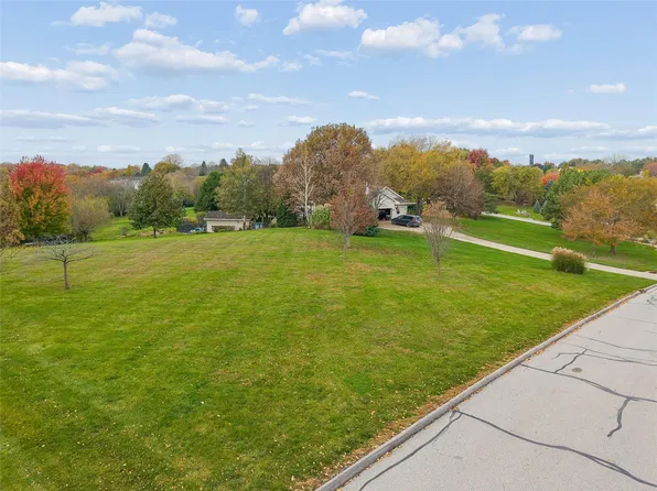 Burgundy Cir, Waukee, IA 50263