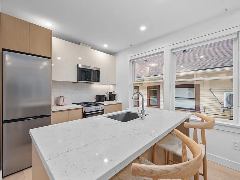 957 Nicola St #203 — Photo 19