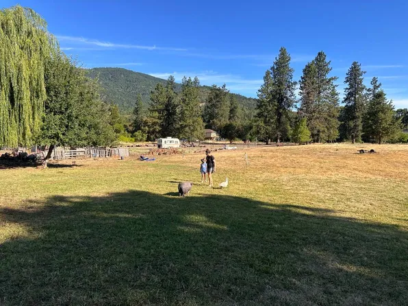 8812 Rogue River Hwy Unit A, Grants Pass, OR 97527