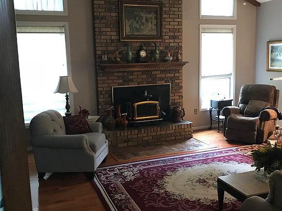 5th image of 1695 Shadow Hill Dr