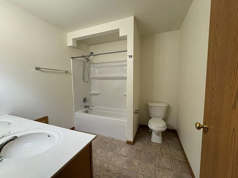 700 Hillside Rd — Photo 31
